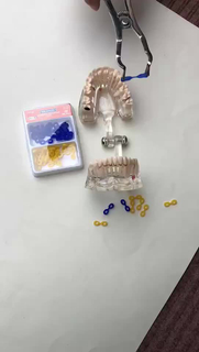 A Disposable Dental Material Teeth gap Wooden Wedges