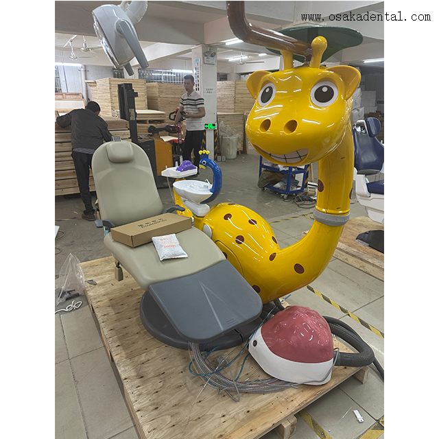 Giraffe-shaped Pediatric Dental Chair with Interactive LCD Screen