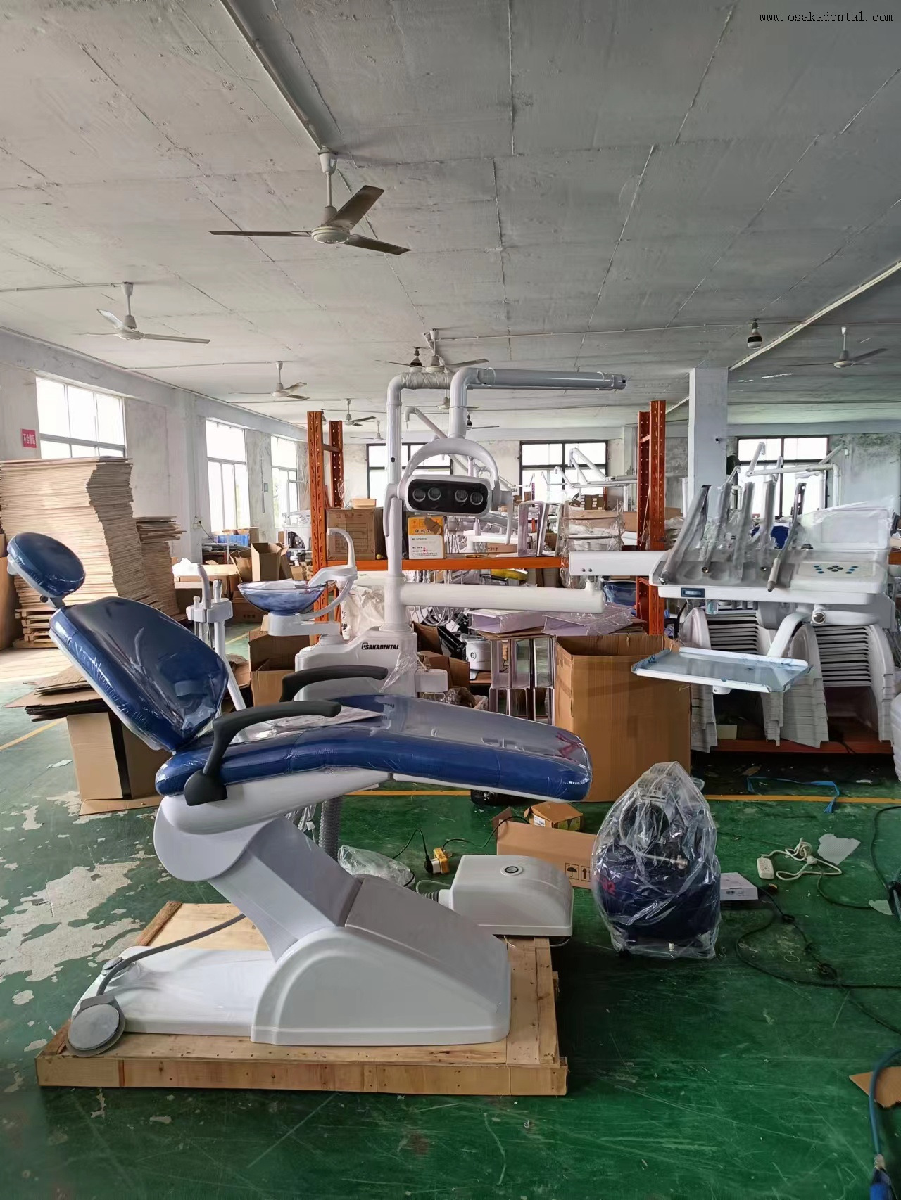 Mounted Dental Chair Unit DC-500: Ergonomic Design with Integrated Light & Delivery System 