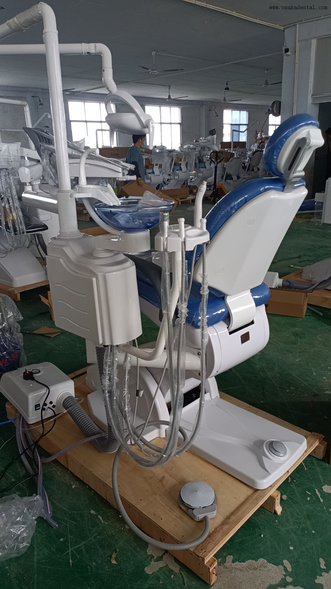 Mounted Dental Chair Unit DC-500: Ergonomic Design with Integrated Light & Delivery System 