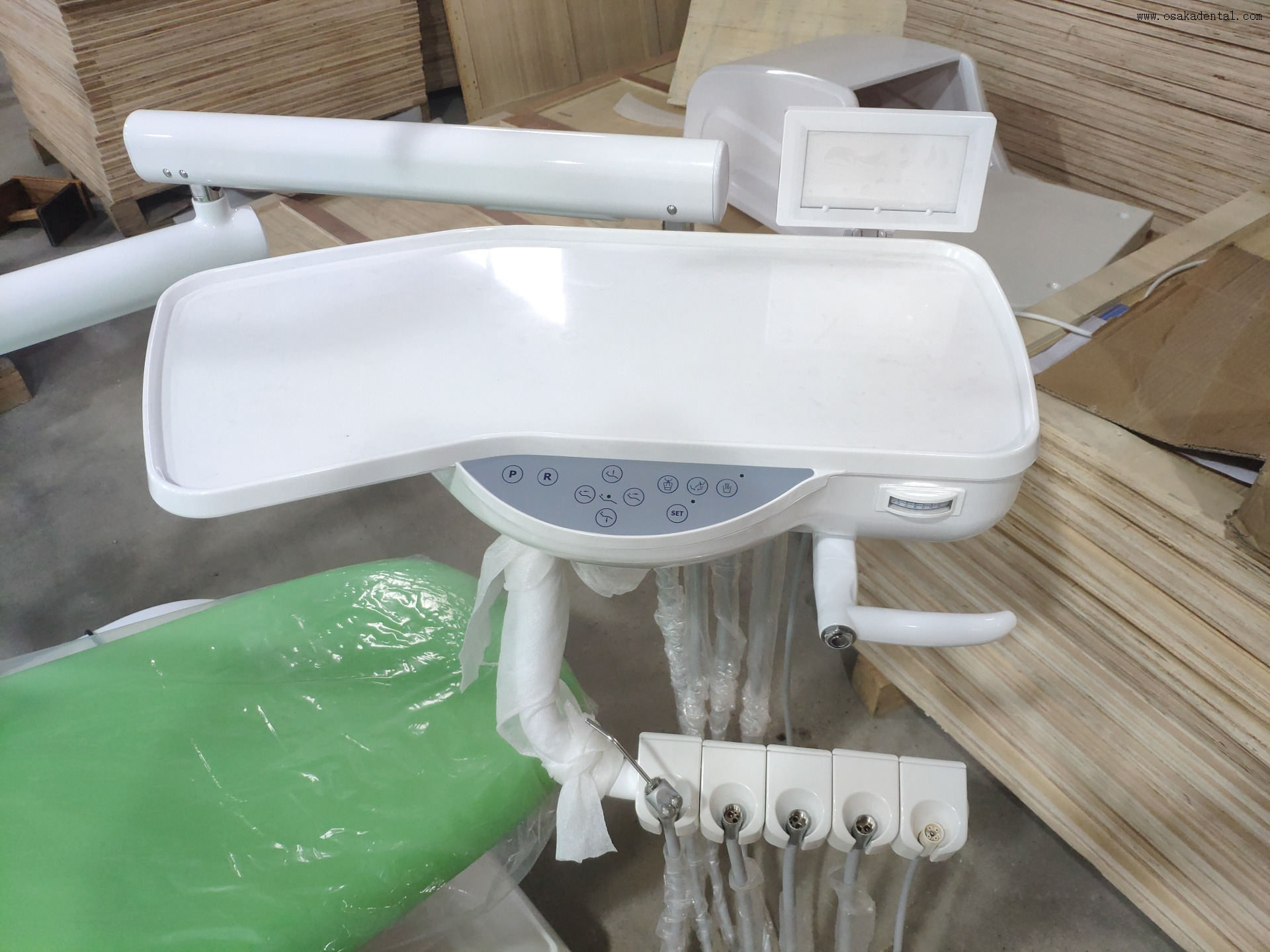 Heavy-Duty Dental Chair Unit with Ergonomic Design for Advanced Clinical Procedures