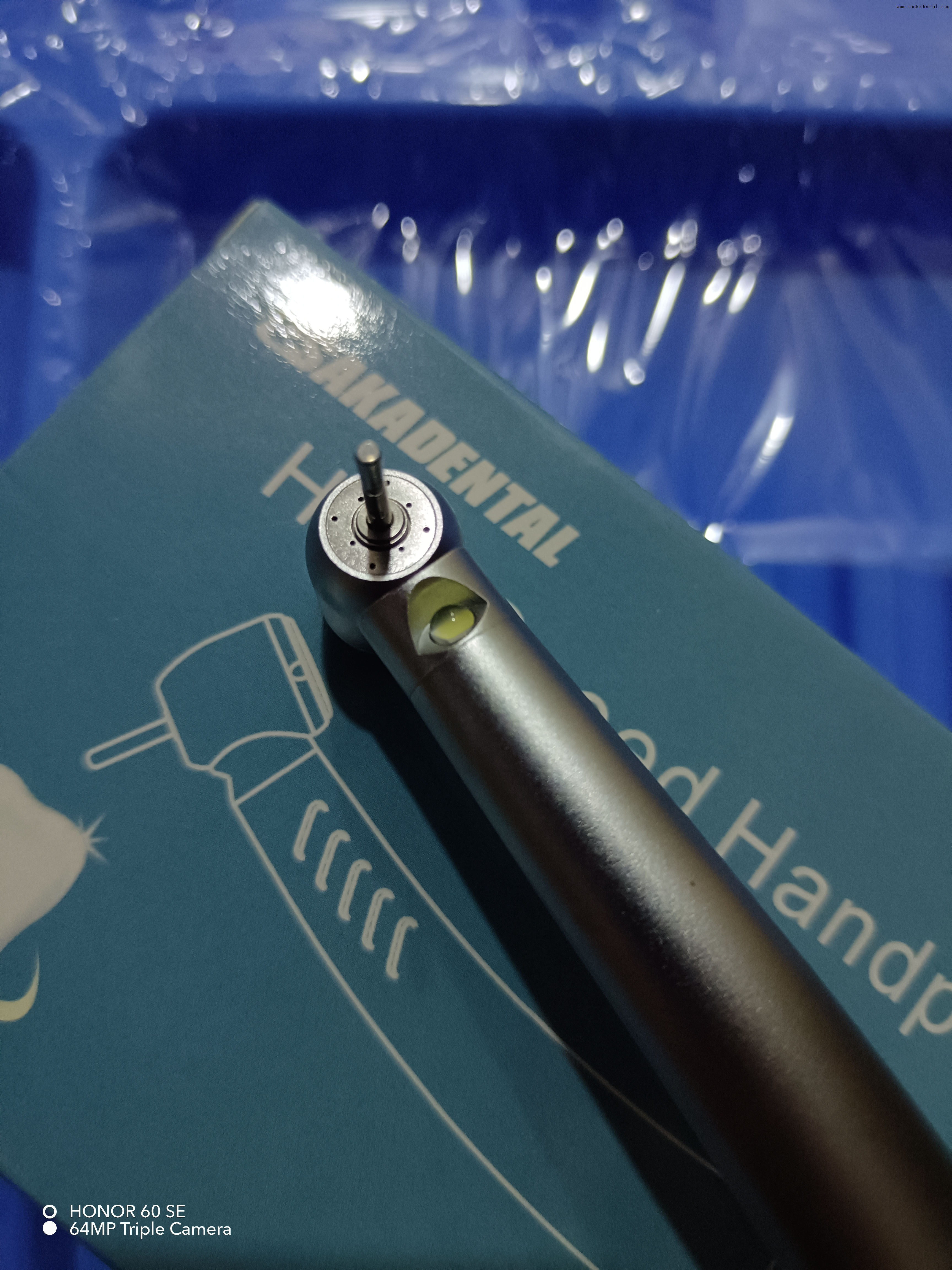 Professional Dental LED Handpiece with 4-hole Anti-retraction and Spray Function