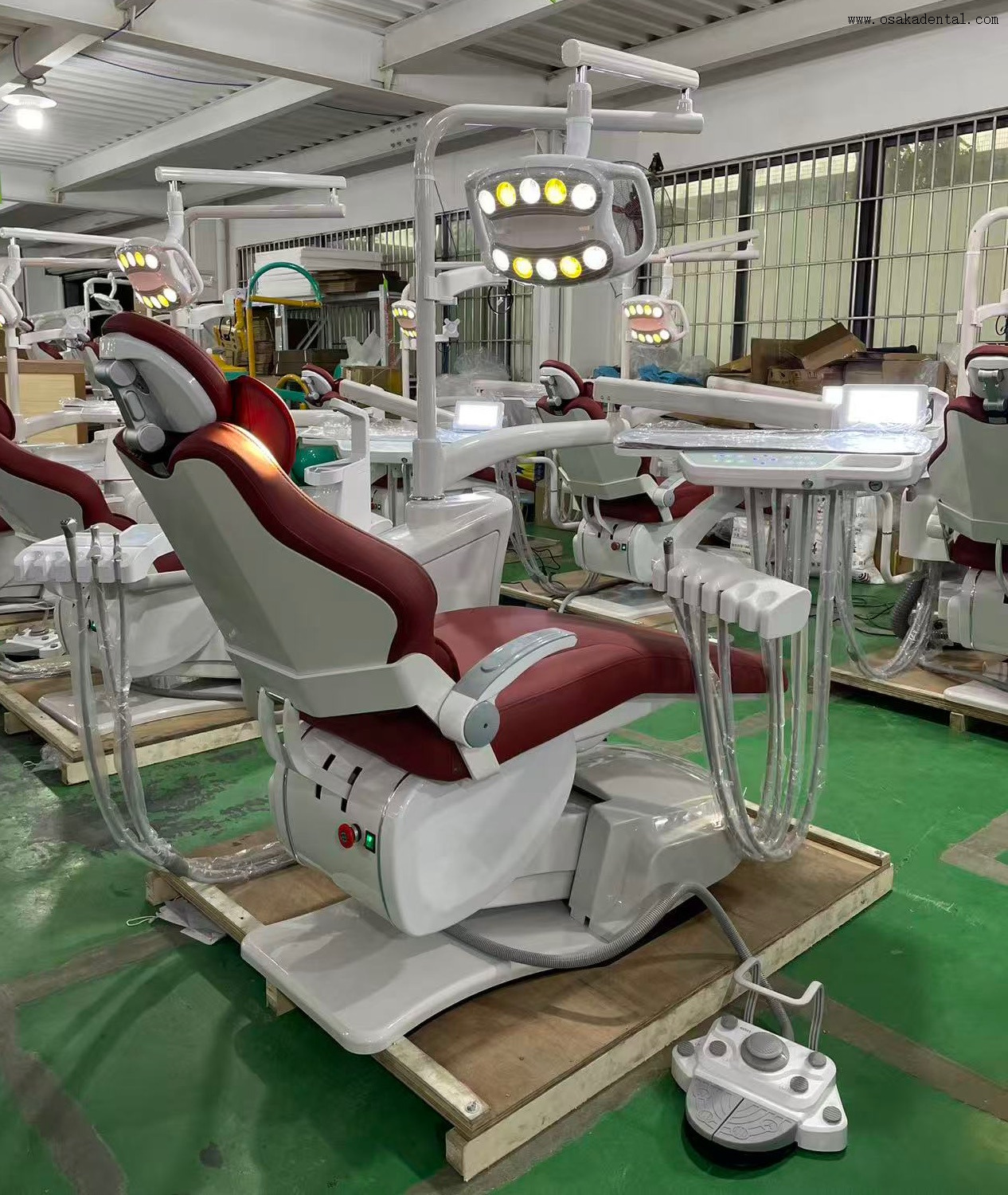 Advanced Dental Chair with Integrated Memory Positioning and Multi-Function Foot Pedal