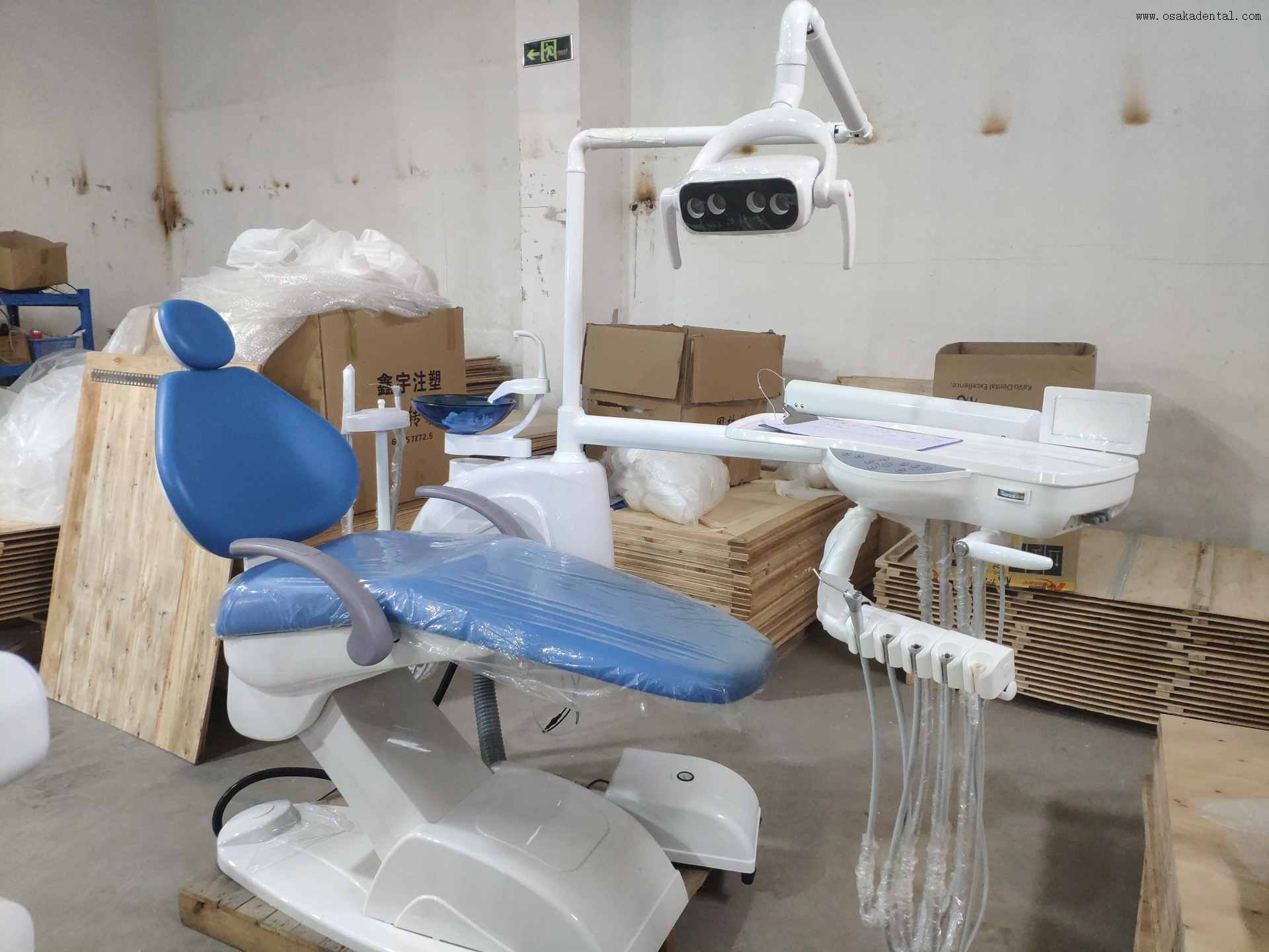 Heavy-Duty Dental Chair Unit with Ergonomic Design for Advanced Clinical Procedures