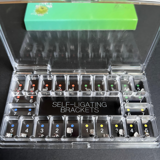 Monoblock Self-ligating Bracket in Dental Clinic