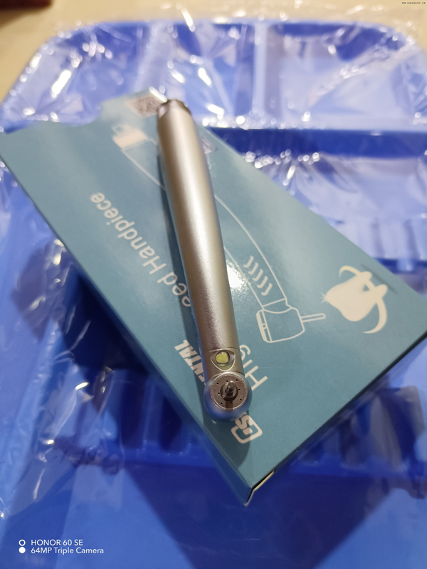 Professional Dental LED Handpiece with 4-hole Anti-retraction and Spray Function