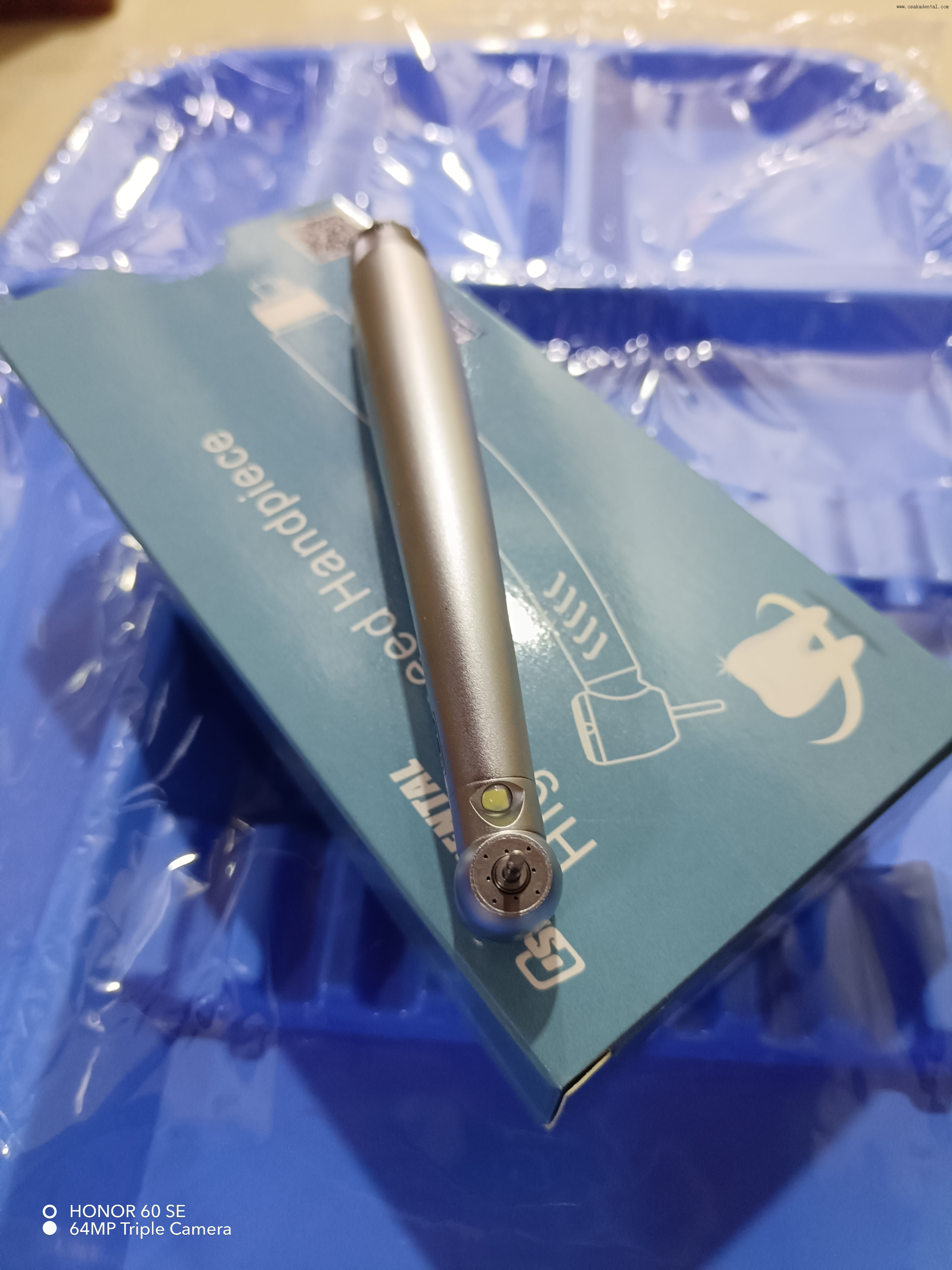 Professional Dental LED Handpiece with 4-hole Anti-retraction and Spray Function