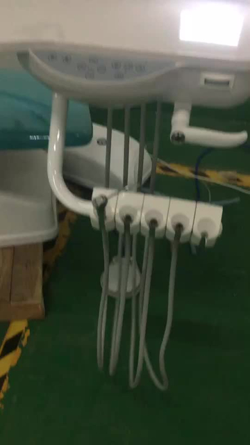 Dental chair with LED lamp with scaler and curing light with multi-function footpad